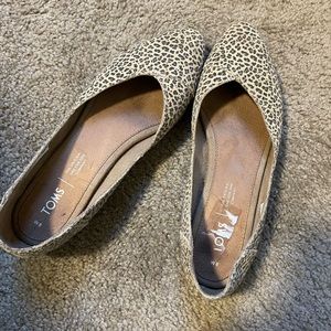 Toms leopard flats